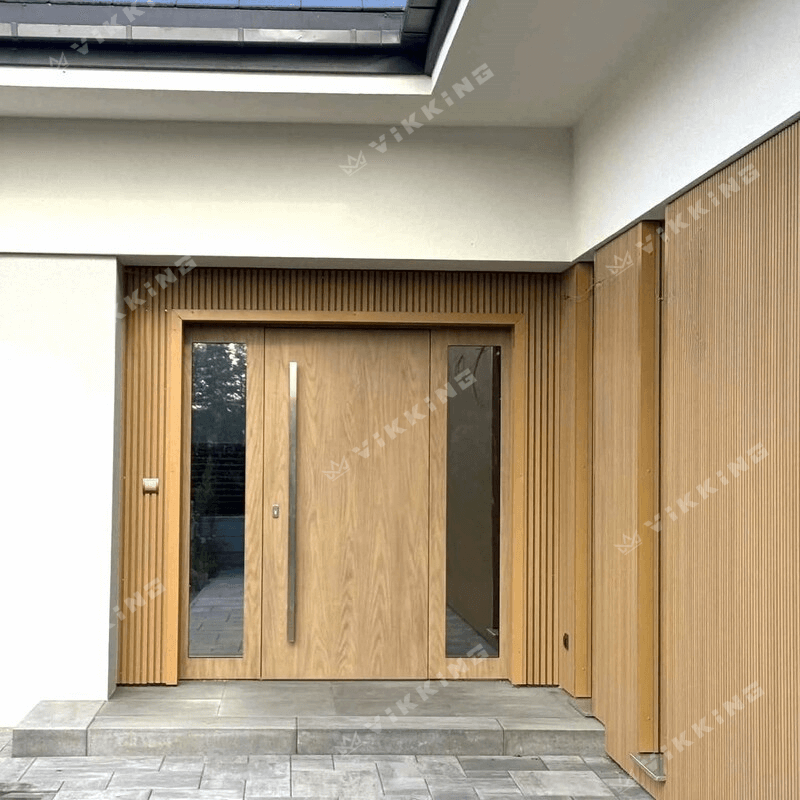 Eleganckie okno owalne z dekoracyjnymi szprosami – nowoczesny design